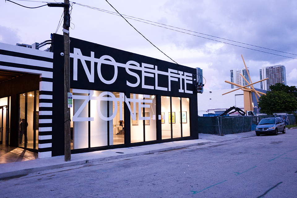 store view: no selfie zone plot